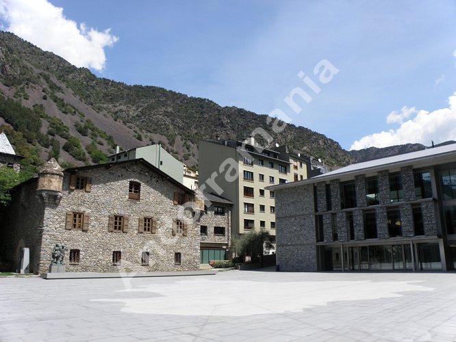 La place du Nouveau Conseil Général d'Andorre (Parlement)