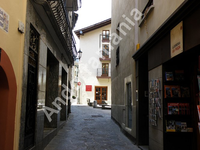 Le centre historique d'Andorre-la-Vieille - Libreria La Puça