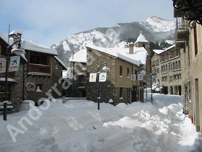 Le centre du village d'Ordino en hiver