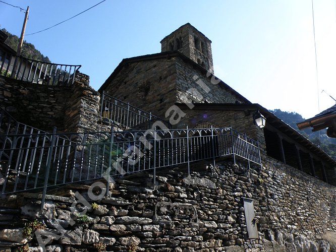L'eglise Sant Climent de PAL : Escaliers d'accès.