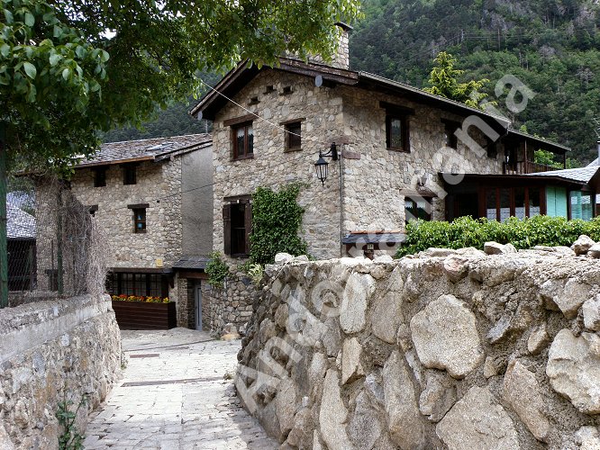 Les petites ruelles encaissées du vieux quartier de Santa Coloma (Andorre)
